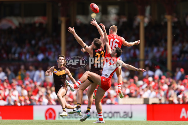 AFL Rd 2  - Sydney v Hawthorn - A-1002226