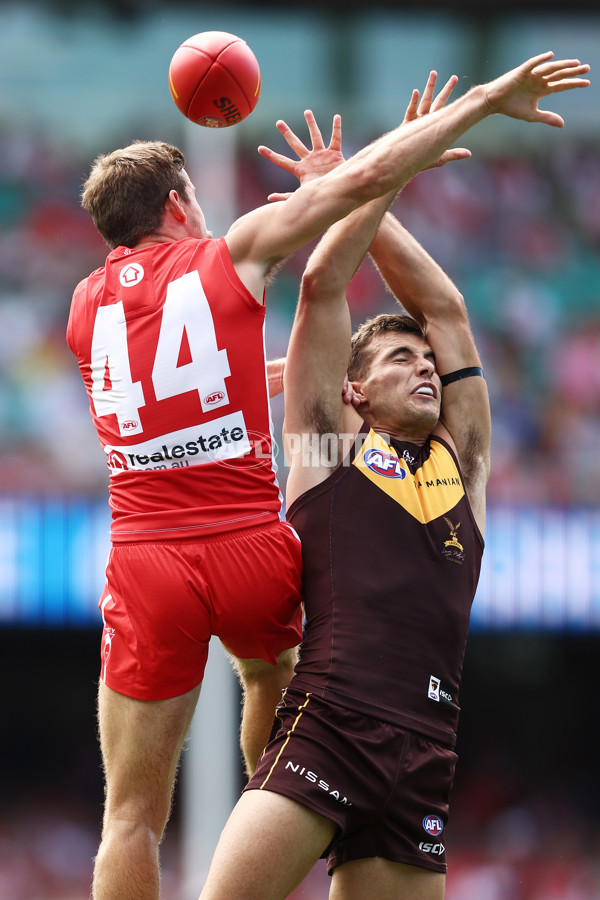 AFL Rd 2  - Sydney v Hawthorn - A-1002538