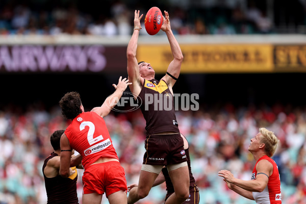 AFL Rd 2  - Sydney v Hawthorn - A-1007830