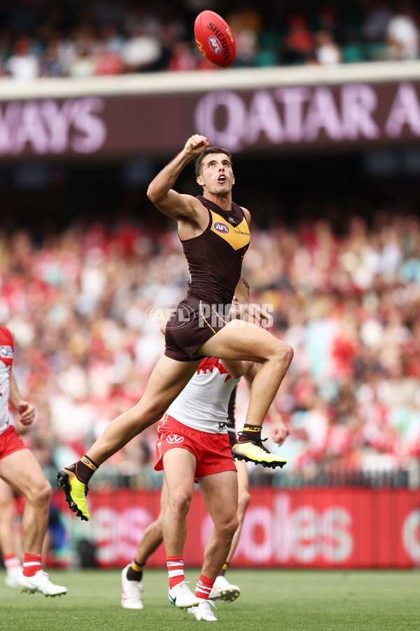 AFL Rd 2  - Sydney v Hawthorn - A-1016569