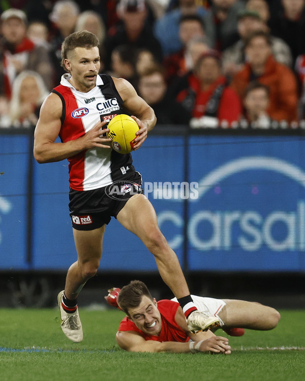 AFL Rd 3 - St Kilda v Essendon - A-1059793