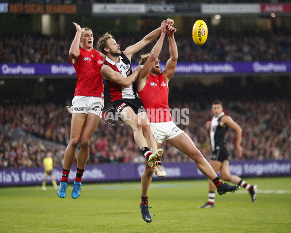 AFL Rd 3 - St Kilda v Essendon - A-1065333