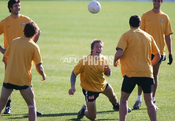 AFL Media - 2006 Carlton Train In Socceroos Jerseys - A-1161865