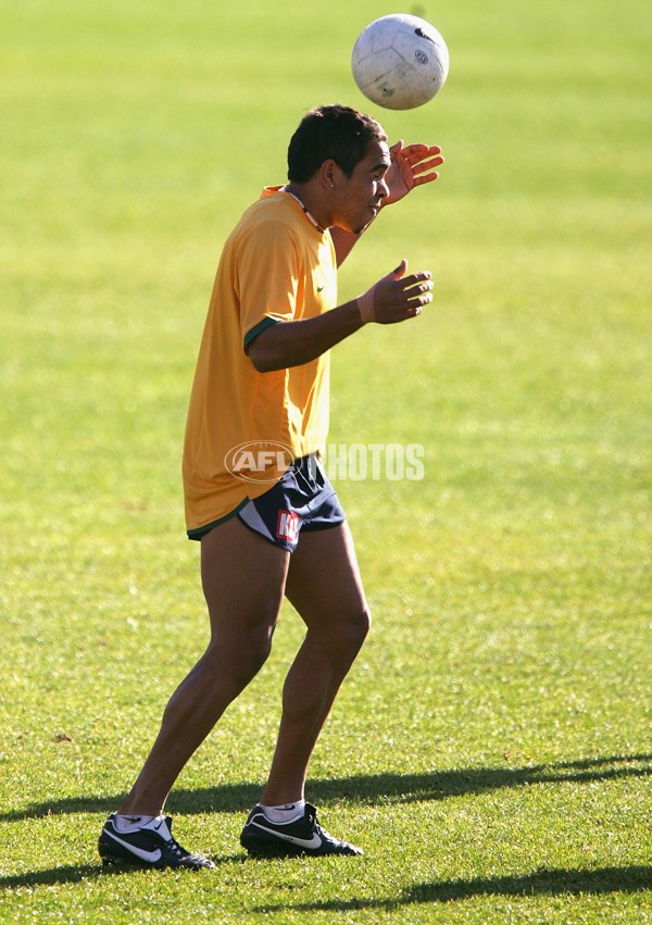 AFL 2006 Media - 2006 Carlton Train In Socceroos Jerseys - 46653