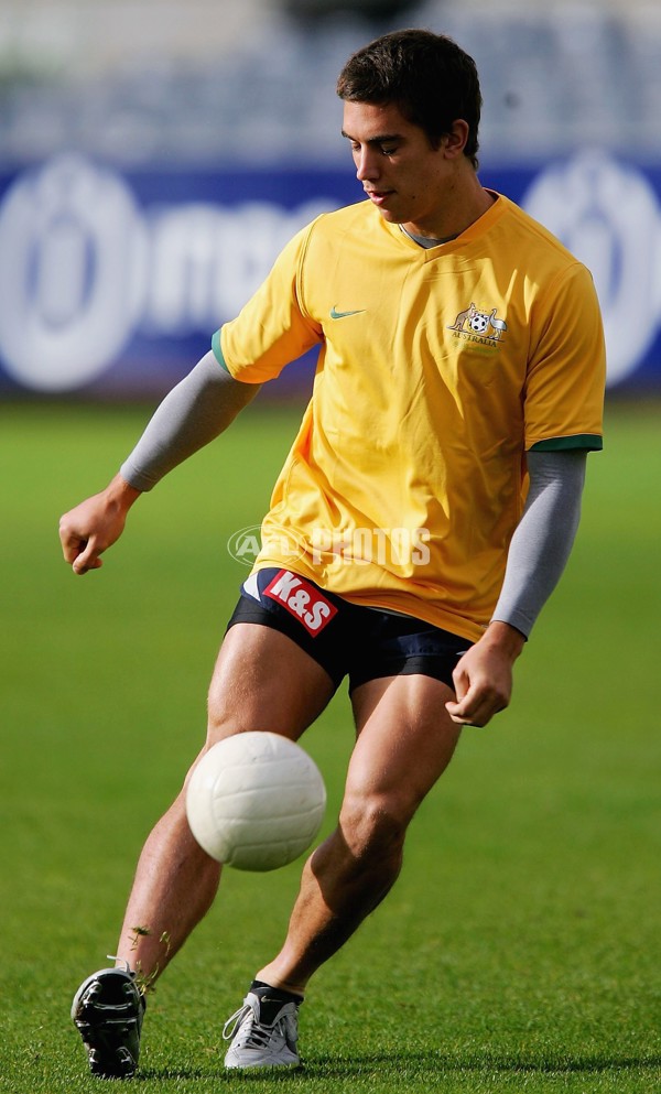 AFL 2006 Media - 2006 Carlton Train In Socceroos Jerseys - 46654