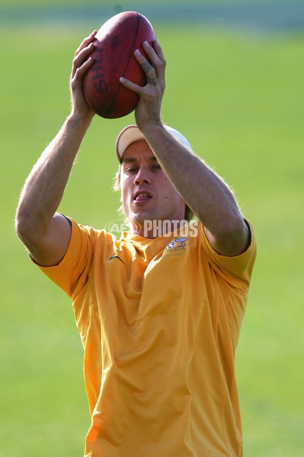 AFL 2006 Media - 2006 Carlton Train In Socceroos Jerseys - 46648