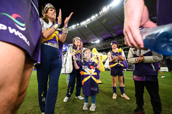 AFL Rd 8 - Fremantle v Hawthorn - A-1437933