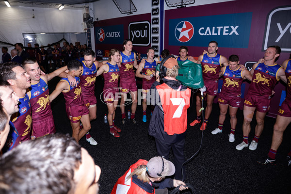 AFL Rd 9 - Brisbane v Essendon - A-1520676