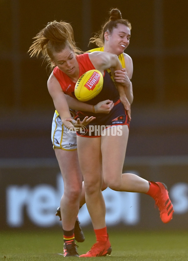 AFLW 2022 S7 Second Qualifying Final - Melbourne v Adelaide - A-1531860