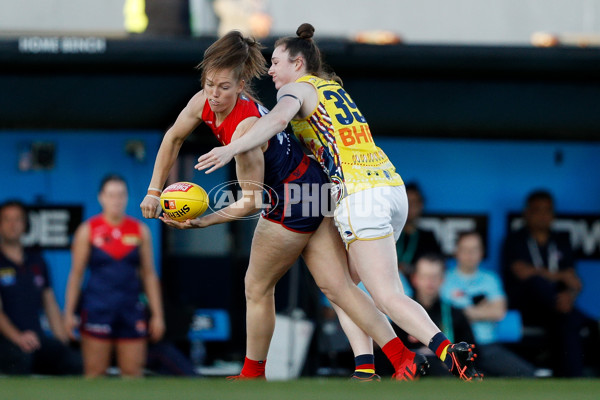 AFLW 2022 S7 Second Qualifying Final - Melbourne v Adelaide - A-1533219