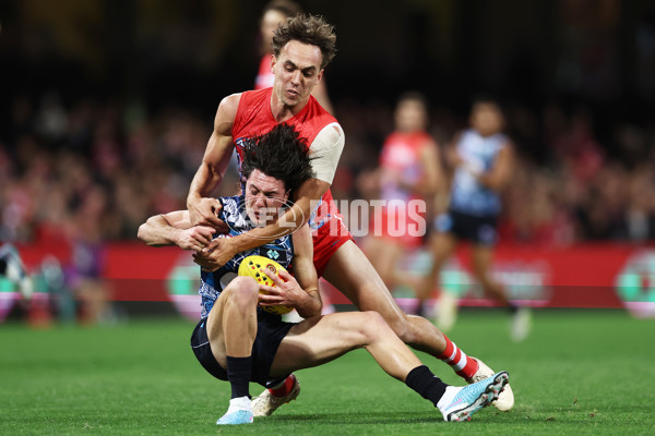 AFL 2023 Round 11 - Sydney v Carlton - A-1643133