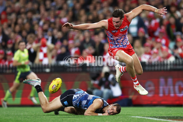 AFL 2023 Round 11 - Sydney v Carlton - A-1643148