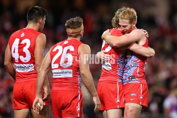 AFL 2023 Round 11 - Sydney v Carlton - A-1648380