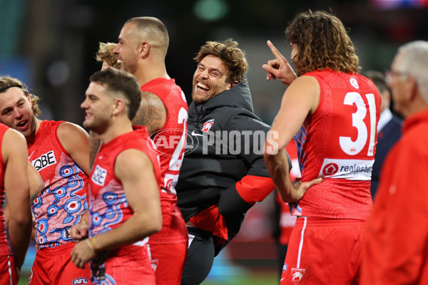 AFL 2023 Round 11 - Sydney v Carlton - A-1649178