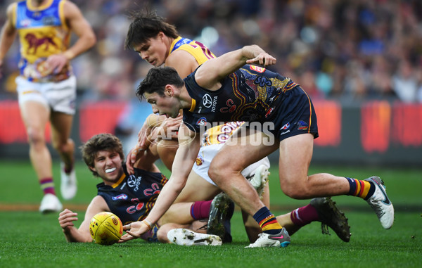 AFL 2023 Round 11 - Adelaide v Brisbane - A-1698369