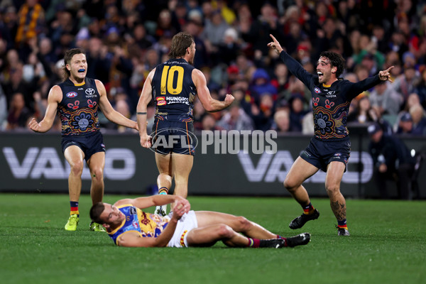 AFL 2023 Round 11 - Adelaide v Brisbane - A-1700207