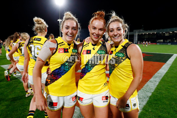 AFLW 2022 S7 Round 08 - Carlton v Richmond TEST - A-2079408