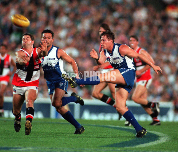 AFL 1998 Ansett Cup Grand Final - North Melbourne v St Kilda - 139909