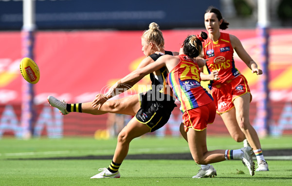 AFLW 2022 Round 04 - Gold Coast v Richmond - A-392344