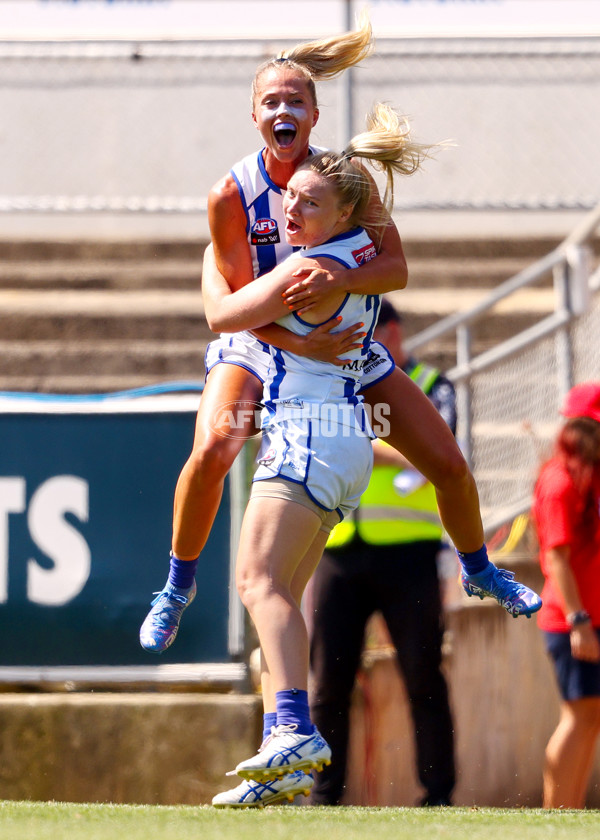 AFLW 2022 Round 04 - Carlton v North Melbourne - A-392360