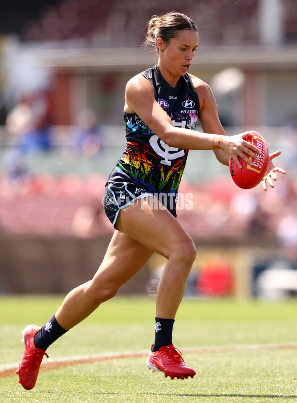 AFLW 2022 Round 04 - Carlton v North Melbourne - A-395924