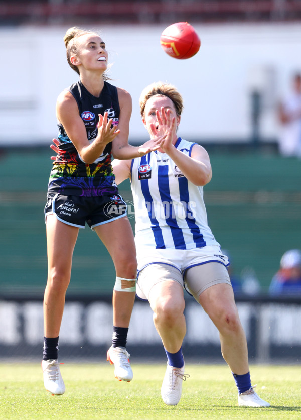 AFLW 2022 Round 04 - Carlton v North Melbourne - A-399574