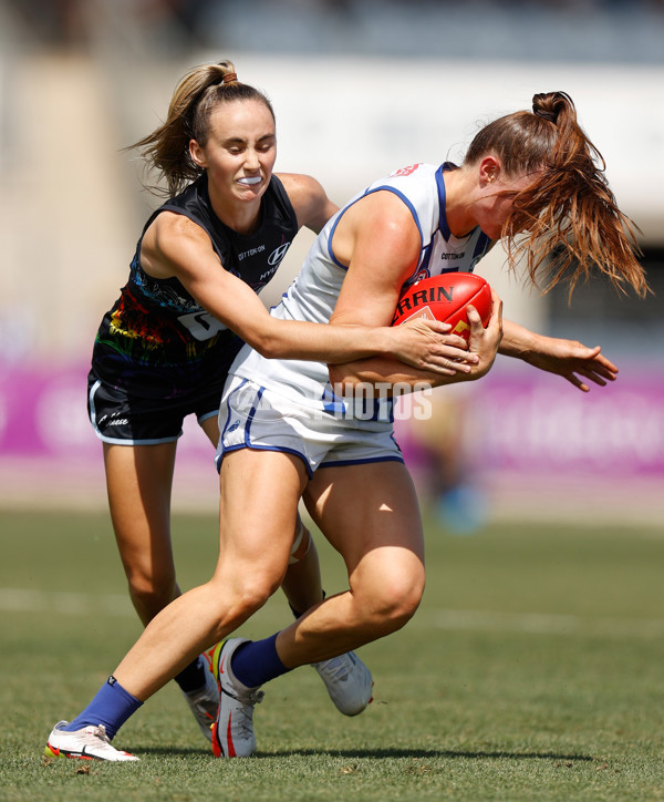 AFLW 2022 Round 04 - Carlton v North Melbourne - A-413380