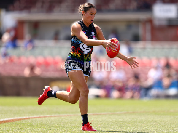 AFLW 2022 Round 04 - Carlton v North Melbourne - A-413958