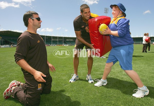 AFL 2006 Media - 2006 Hawthorn AFL Community Camp - 189597