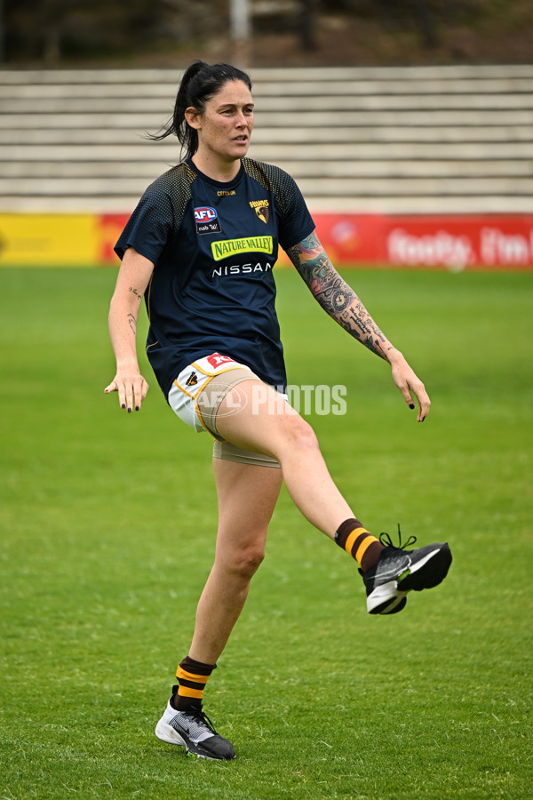 AFLW 2022 S7 Round 10 - Fremantle v Hawthorn - A-462360