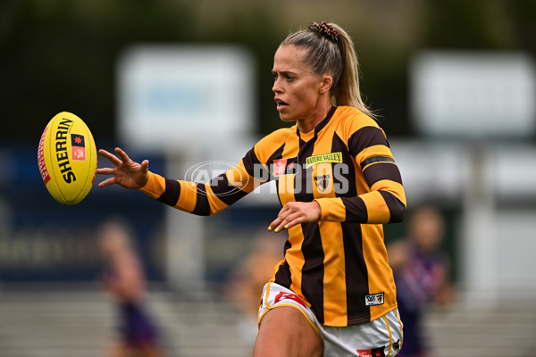 AFLW 2022 S7 Round 10 - Fremantle v Hawthorn - A-463429