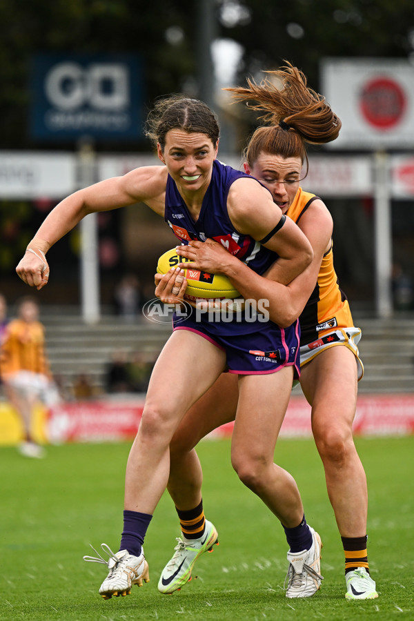 AFLW 2022 S7 Round 10 - Fremantle v Hawthorn - A-465495