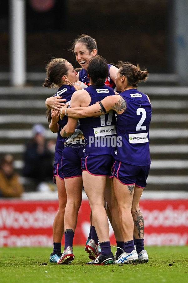 AFLW 2022 S7 Round 10 - Fremantle v Hawthorn - A-465504