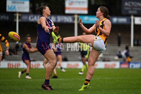 AFLW 2022 S7 Round 10 - Fremantle v Hawthorn - A-466052