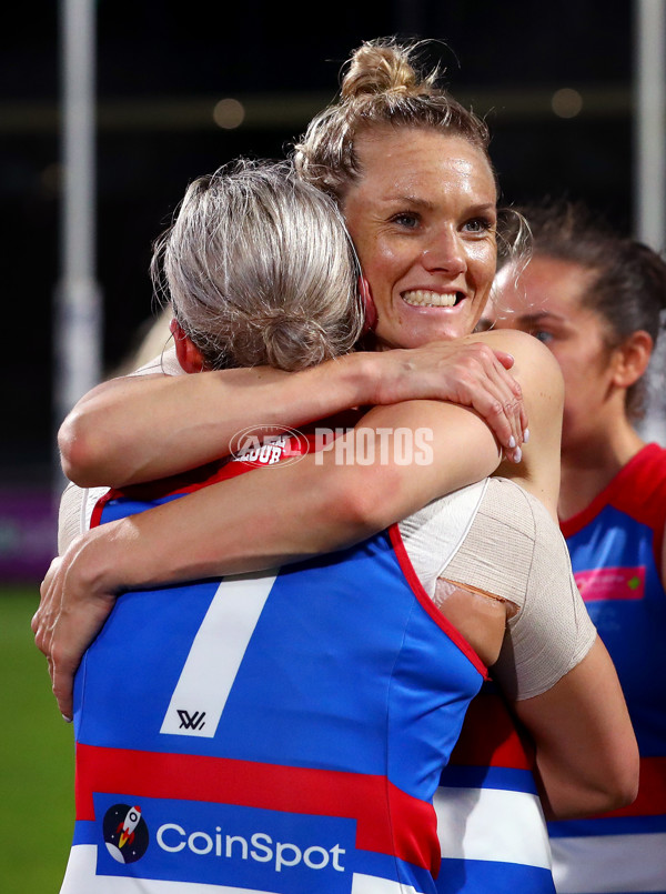 AFLW 2022 S7 Round 10 - Carlton v Western Bulldogs - A-466064