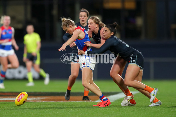 AFLW 2022 S7 Round 10 - Carlton v Western Bulldogs - A-466108