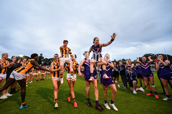 AFLW 2022 S7 Round 10 - Fremantle v Hawthorn - A-468051