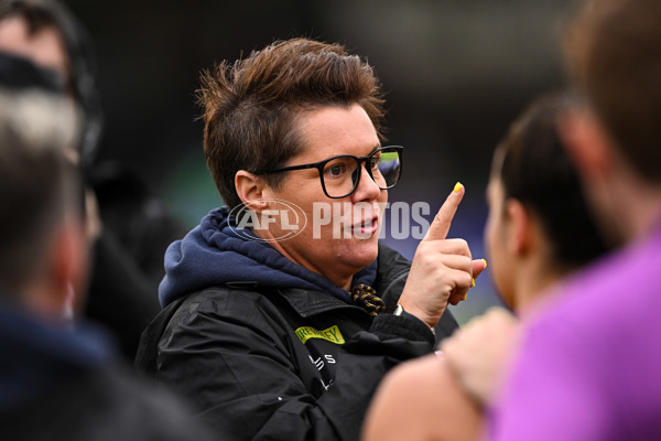 AFLW 2022 S7 Round 10 - Fremantle v Hawthorn - A-468361