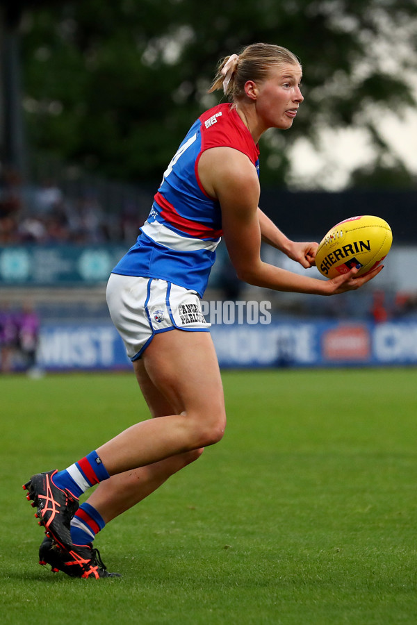 AFLW 2022 S7 Round 10 - Carlton v Western Bulldogs - A-468381