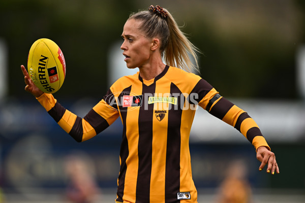 AFLW 2022 S7 Round 10 - Fremantle v Hawthorn - A-468397