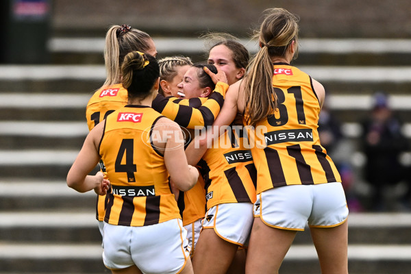 AFLW 2022 S7 Round 10 - Fremantle v Hawthorn - A-470307