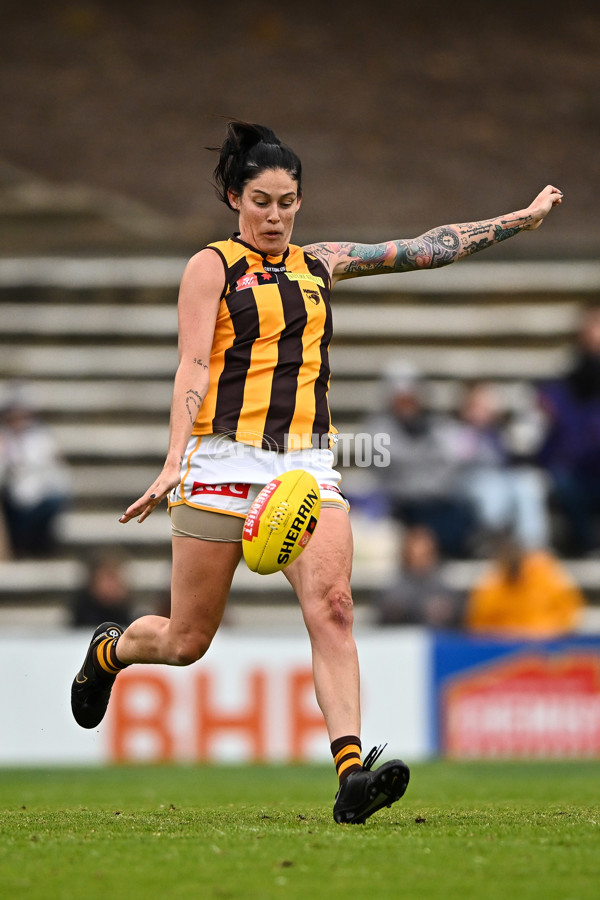 AFLW 2022 S7 Round 10 - Fremantle v Hawthorn - A-470688