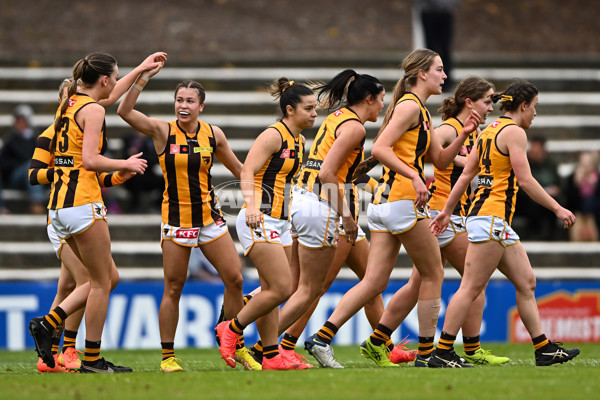 AFLW 2022 S7 Round 10 - Fremantle v Hawthorn - A-470696