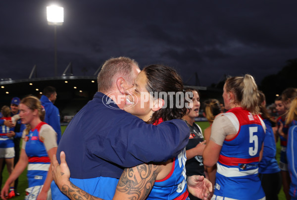 AFLW 2022 S7 Round 10 - Carlton v Western Bulldogs - A-481330