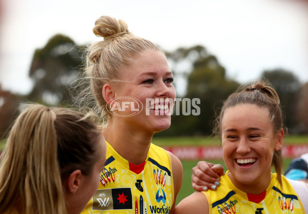 AFLW 2022 S7 Round 10 - St Kilda v Adelaide - A-482220