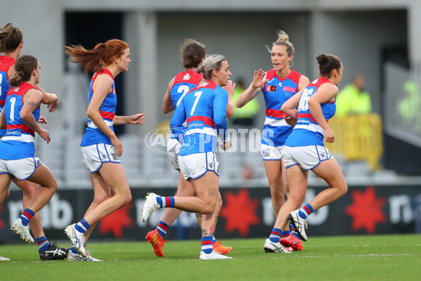 AFLW 2022 S7 Round 10 - Carlton v Western Bulldogs - A-483707