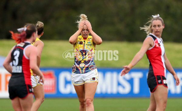 AFLW 2022 S7 Round 10 - St Kilda v Adelaide - A-483746