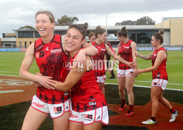 AFLW 2022 S7 Round 10 - Port Adelaide v Essendon - A-483769