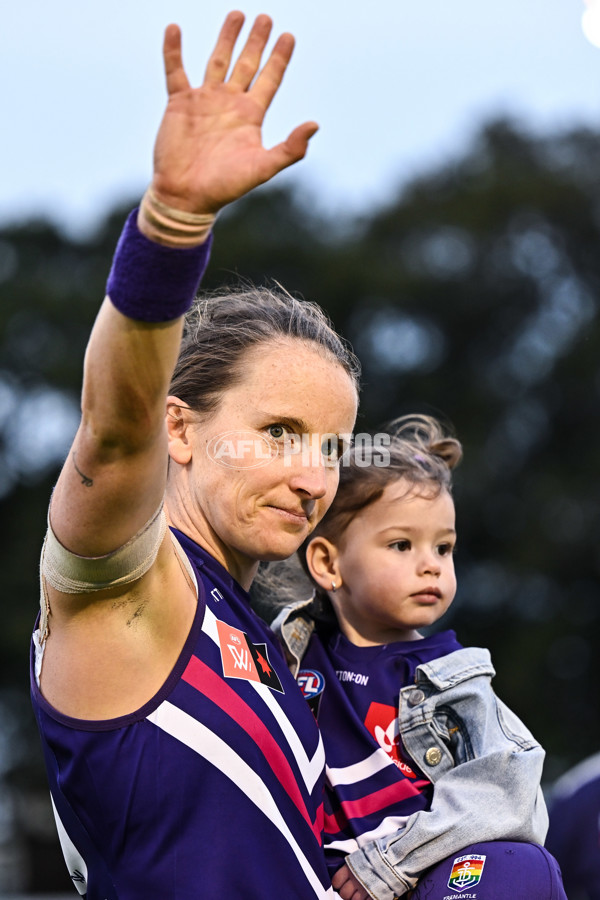 AFLW 2022 S7 Round 10 - Fremantle v Hawthorn - A-488890