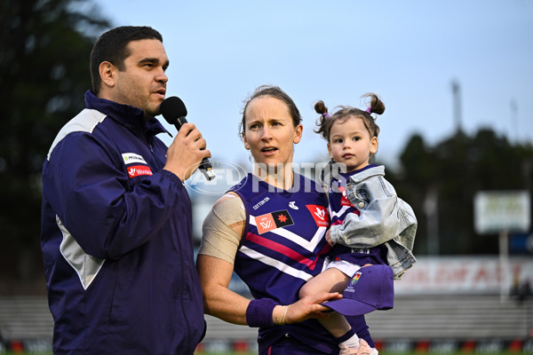 AFLW 2022 S7 Round 10 - Fremantle v Hawthorn - A-488893